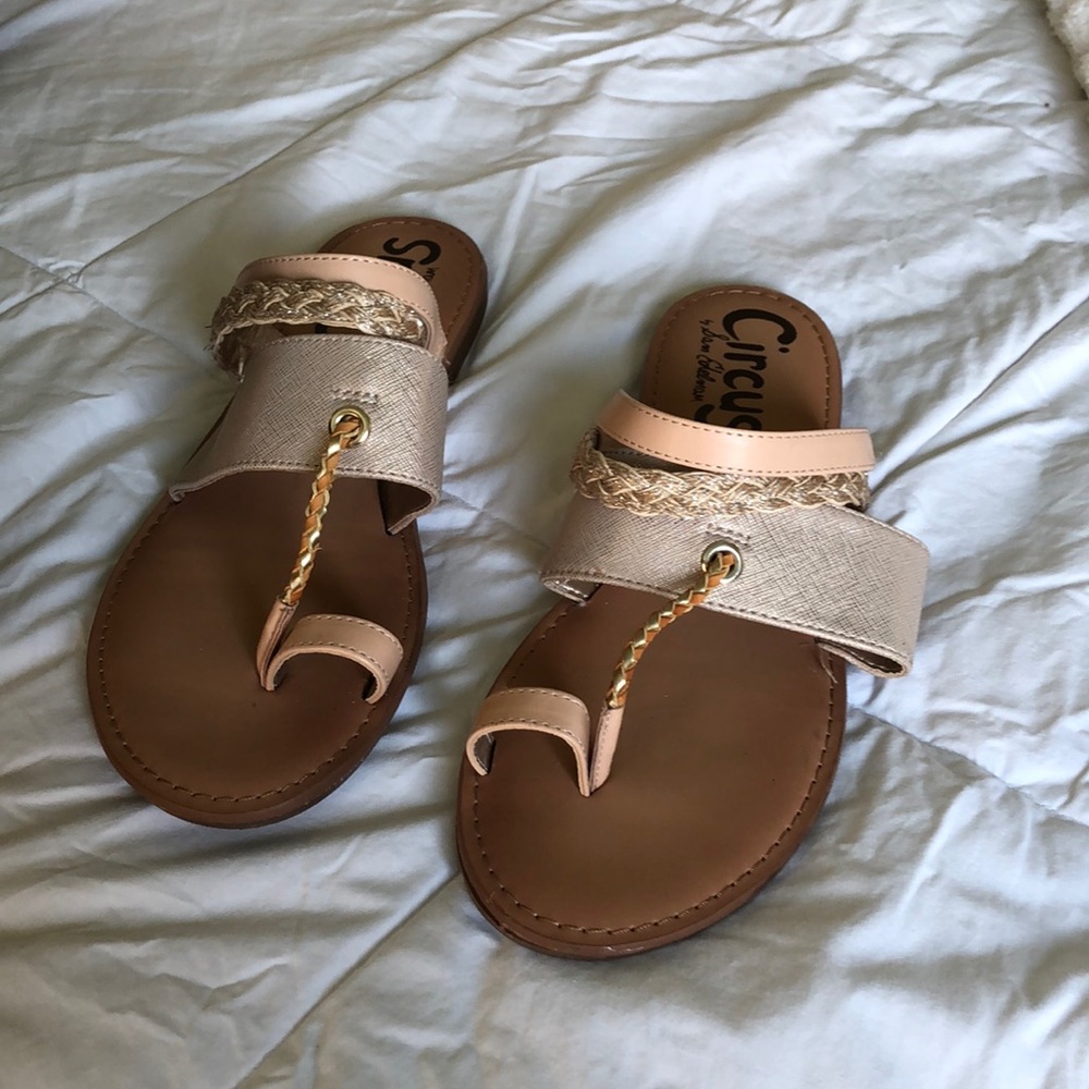 Sam Edelman strappy sandals 🌼